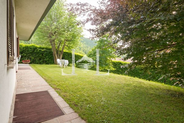 casa indipendente in vendita a Lipomo