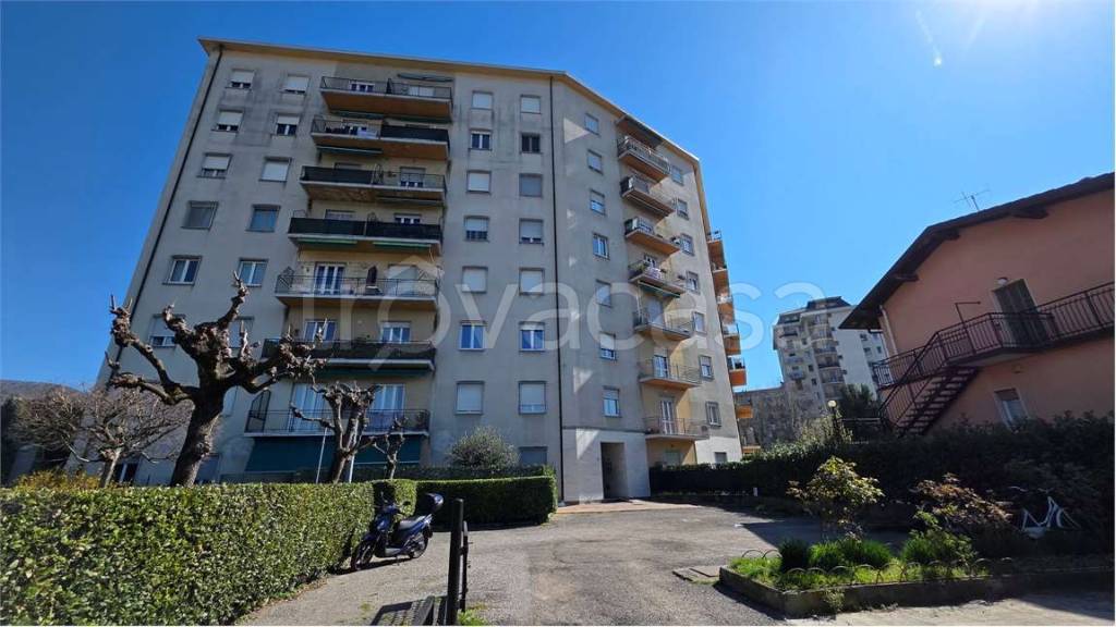appartamento in vendita a Lipomo