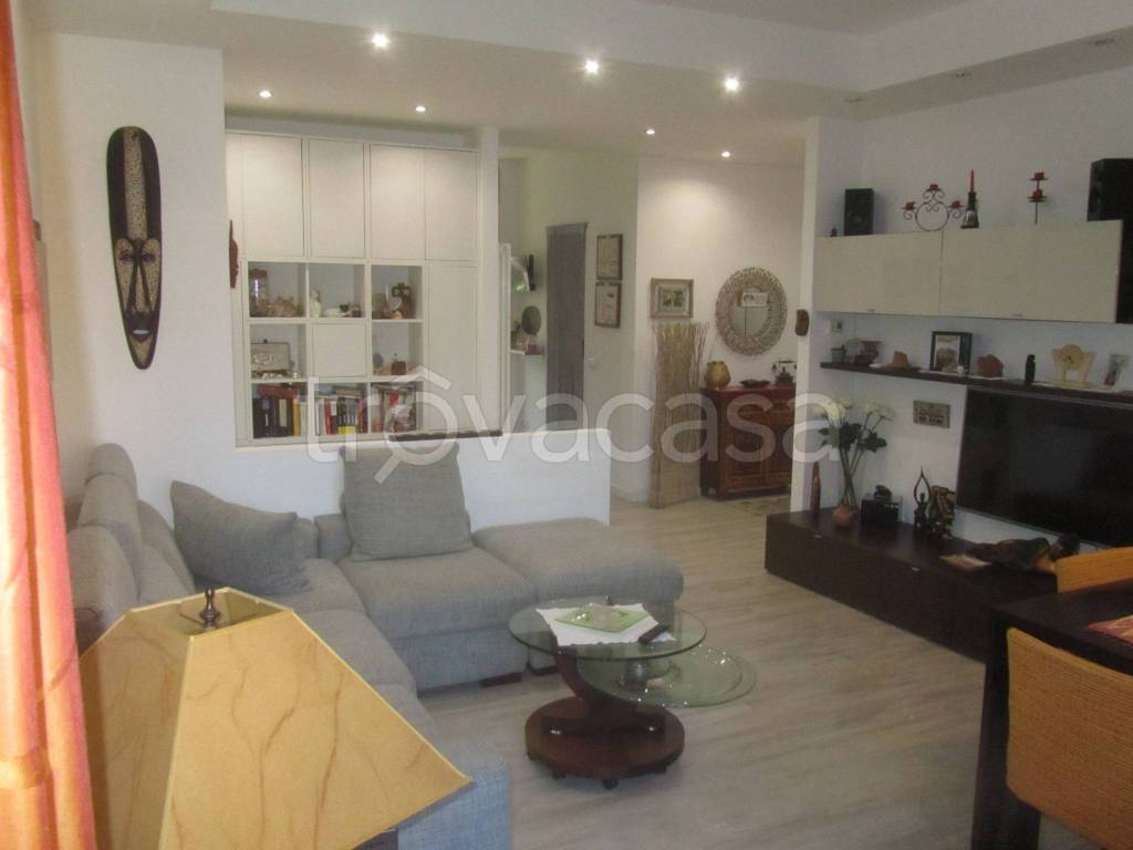 appartamento in vendita a Lipomo