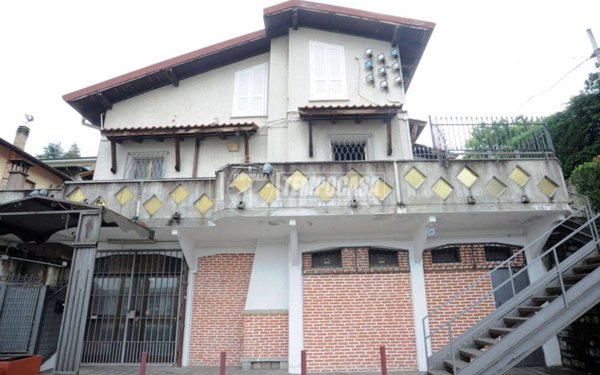 negozio in vendita a Lipomo