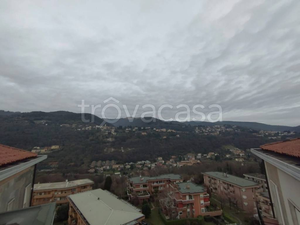 appartamento in vendita a Lipomo