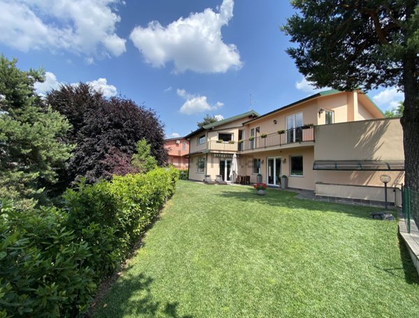 casa indipendente in vendita a Lipomo
