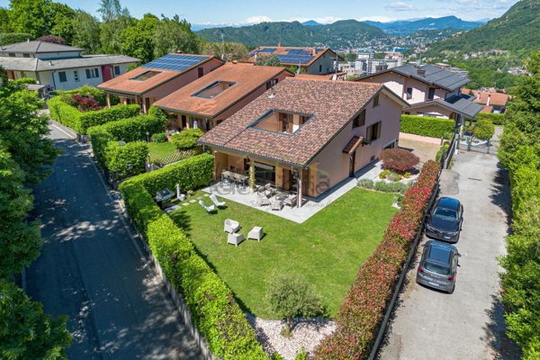 casa indipendente in vendita a Lipomo