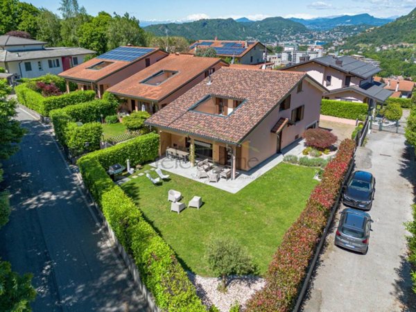 casa indipendente in vendita a Lipomo