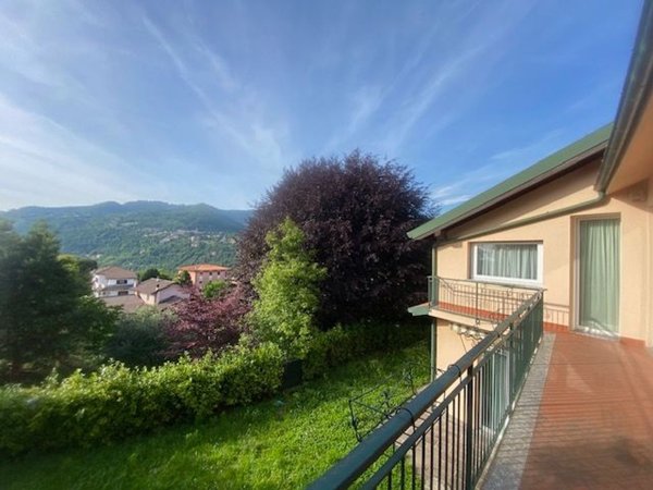 casa indipendente in vendita a Lipomo