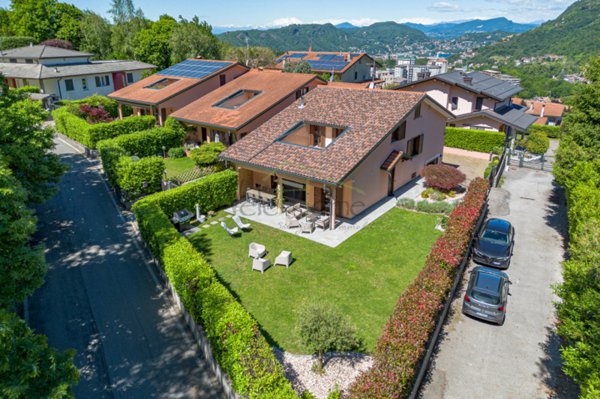casa indipendente in vendita a Lipomo