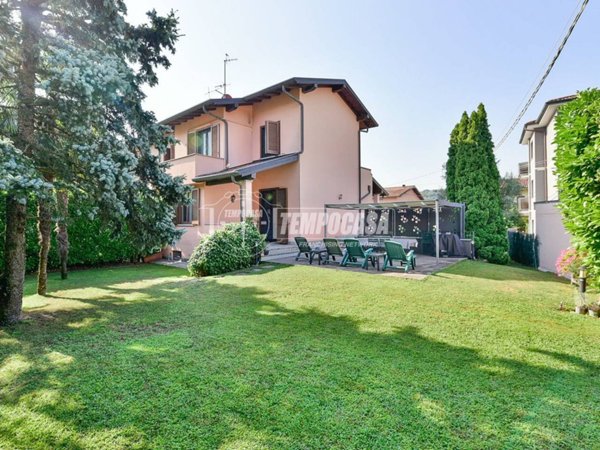 casa indipendente in vendita a Lipomo