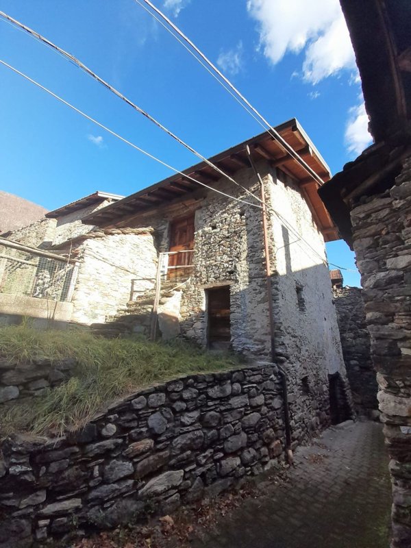 appartamento in vendita a Livo(CO)