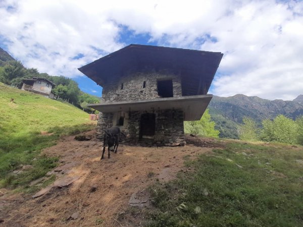 appartamento in vendita a Livo(CO)