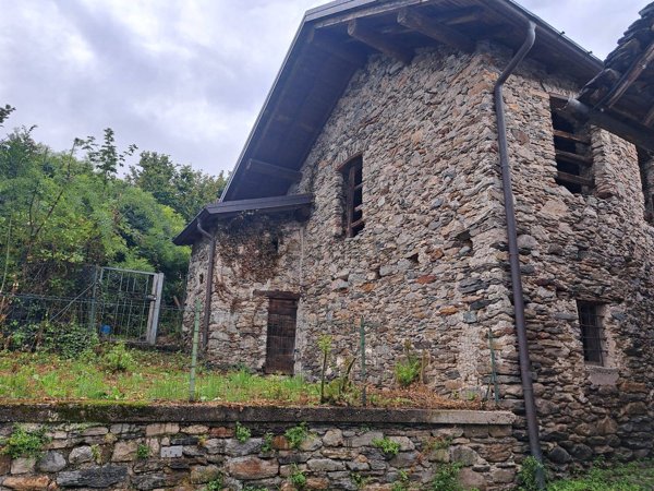 appartamento in vendita a Livo(CO)