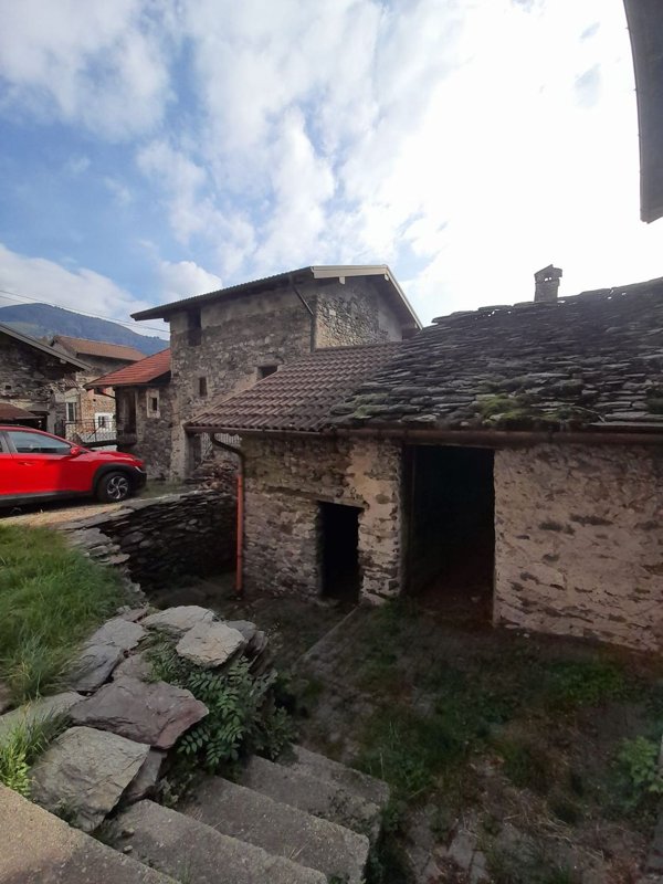 appartamento in vendita a Livo(CO)