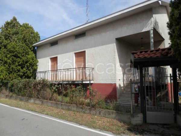 casa indipendente in vendita a Locate Varesino