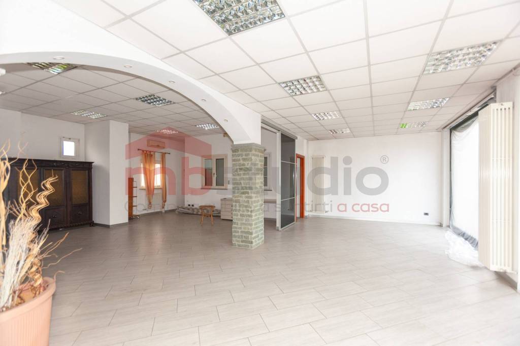 appartamento in vendita a Locate Varesino