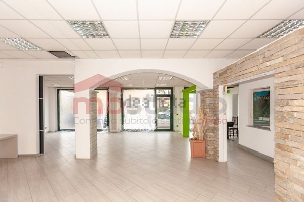 loft in vendita a Locate Varesino