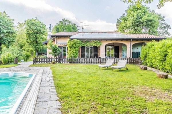 casa indipendente in vendita a Locate Varesino