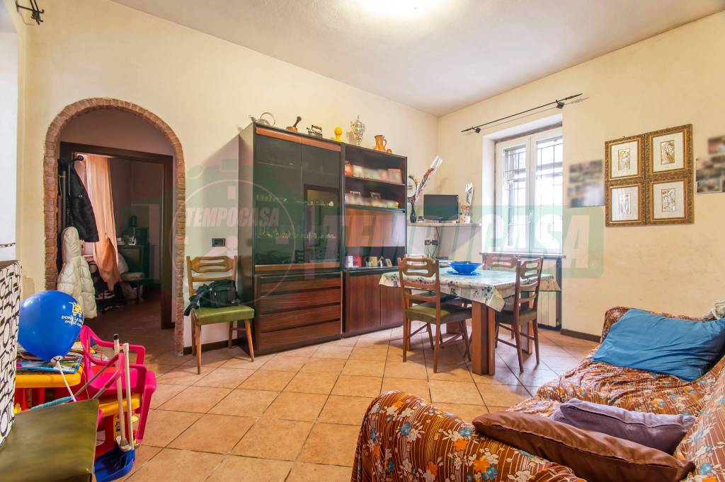 appartamento in vendita a Locate Varesino