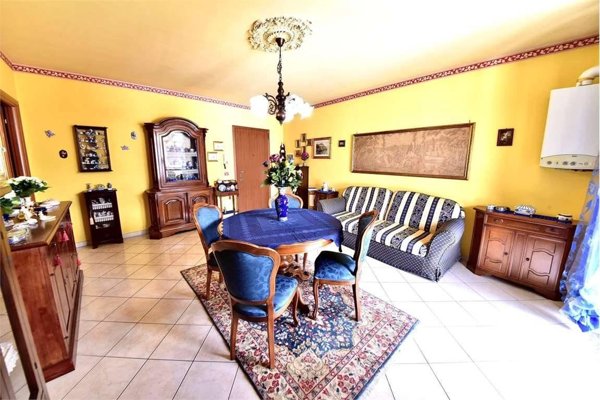 appartamento in vendita a Locate Varesino