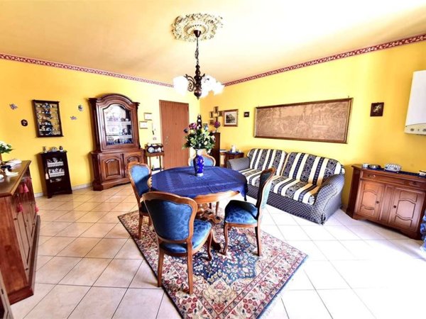appartamento in vendita a Locate Varesino
