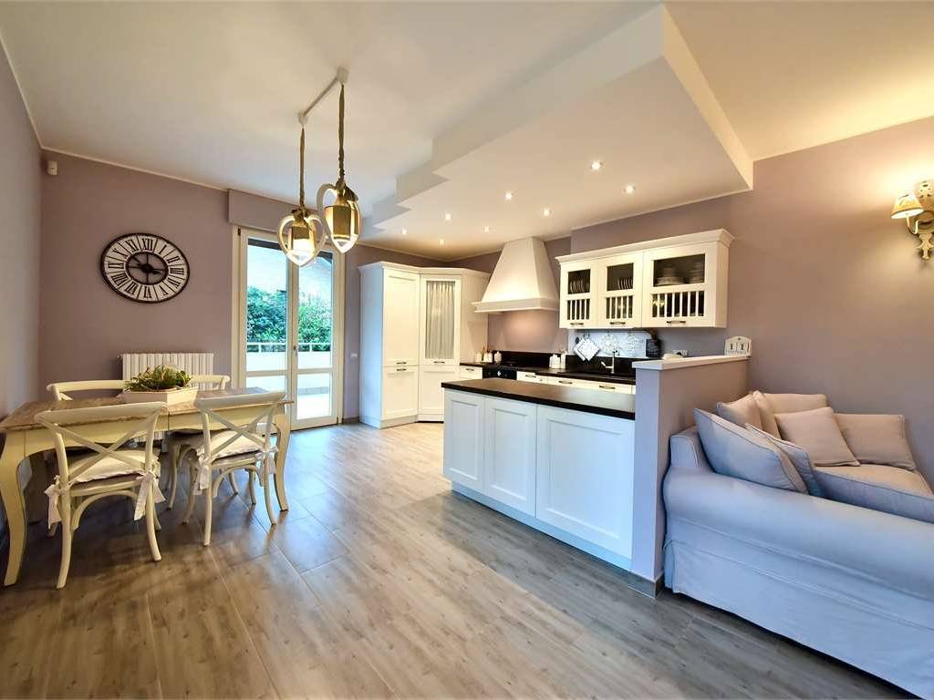 appartamento in vendita a Locate Varesino