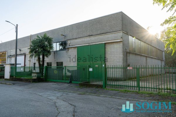 capannone in vendita a Locate Varesino