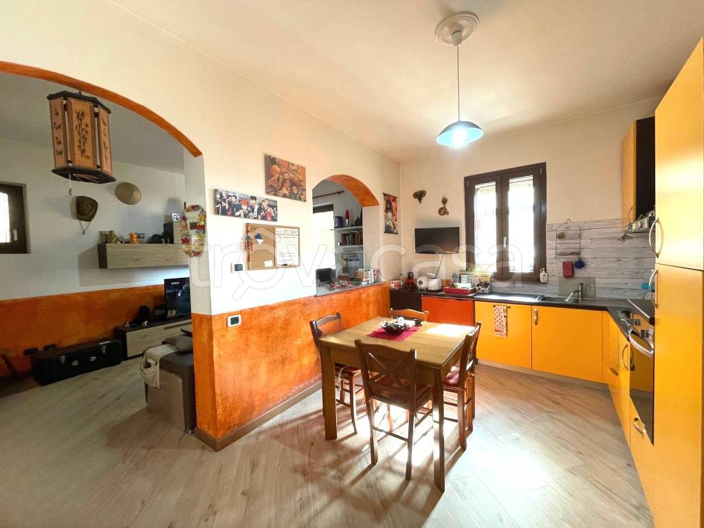 appartamento in vendita a Locate Varesino