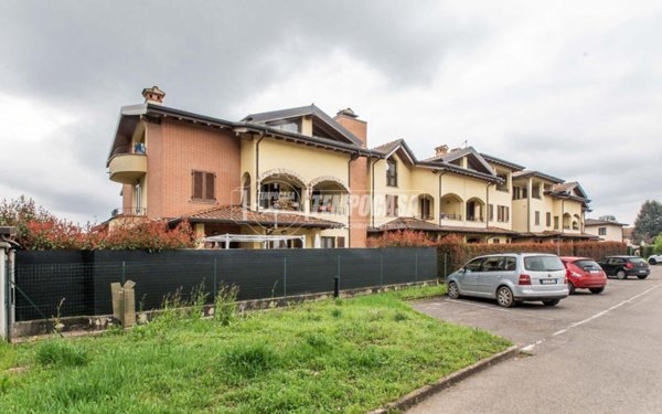 appartamento in vendita a Locate Varesino
