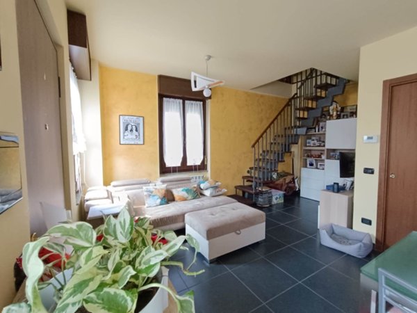 appartamento in vendita a Locate Varesino