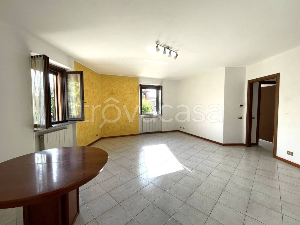 appartamento in vendita a Locate Varesino
