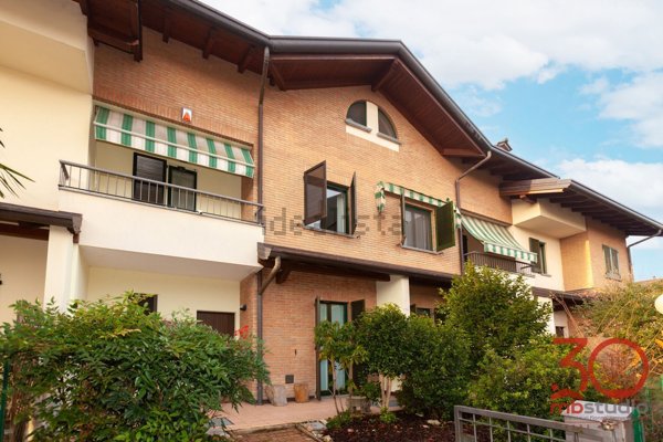 casa indipendente in vendita a Locate Varesino
