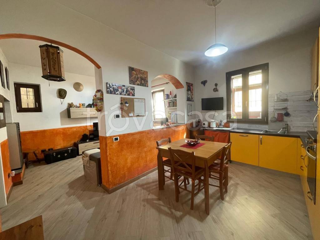 appartamento in vendita a Locate Varesino