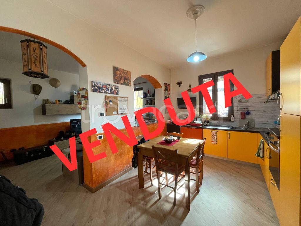 appartamento in vendita a Locate Varesino