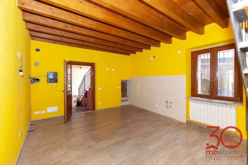appartamento in vendita a Locate Varesino