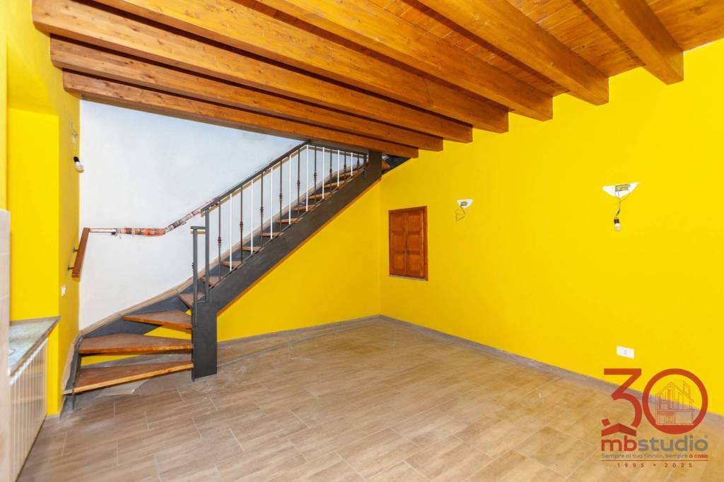 appartamento in vendita a Locate Varesino