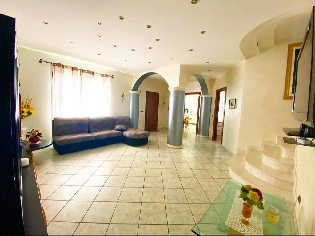 casa indipendente in vendita a Locate Varesino