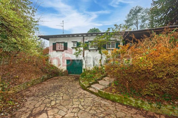 casa indipendente in vendita a Locate Varesino