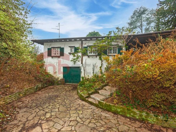 casa indipendente in vendita a Locate Varesino