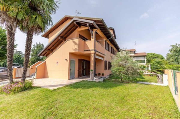 casa indipendente in vendita a Locate Varesino