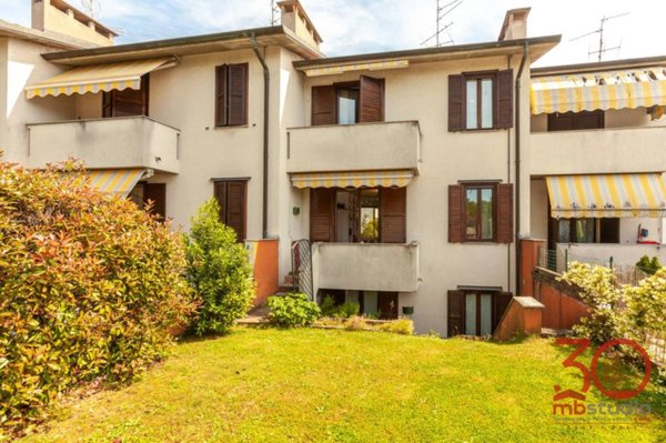 casa indipendente in vendita a Locate Varesino