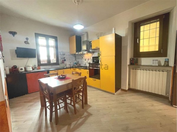 appartamento in vendita a Locate Varesino