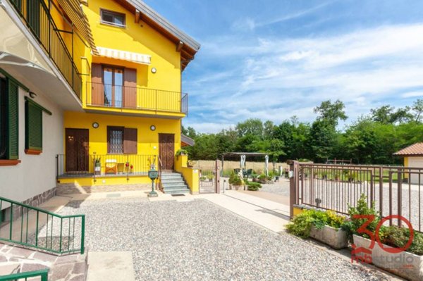 casa indipendente in vendita a Locate Varesino
