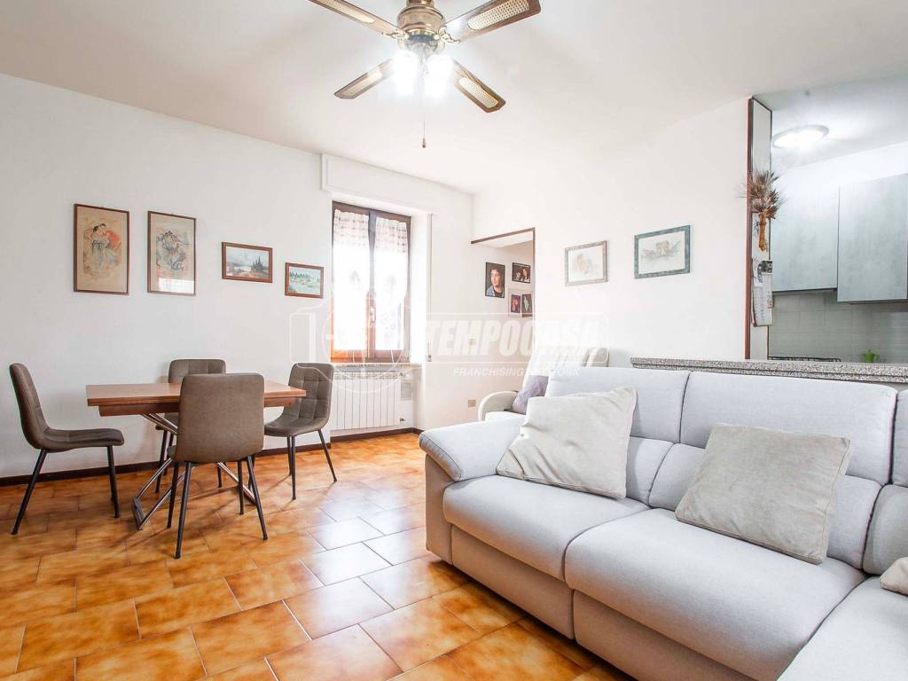 appartamento in vendita a Locate Varesino
