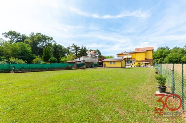 casa indipendente in vendita a Locate Varesino