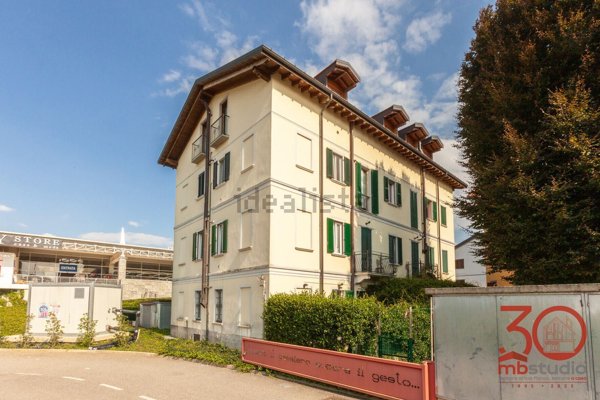 appartamento in vendita a Locate Varesino