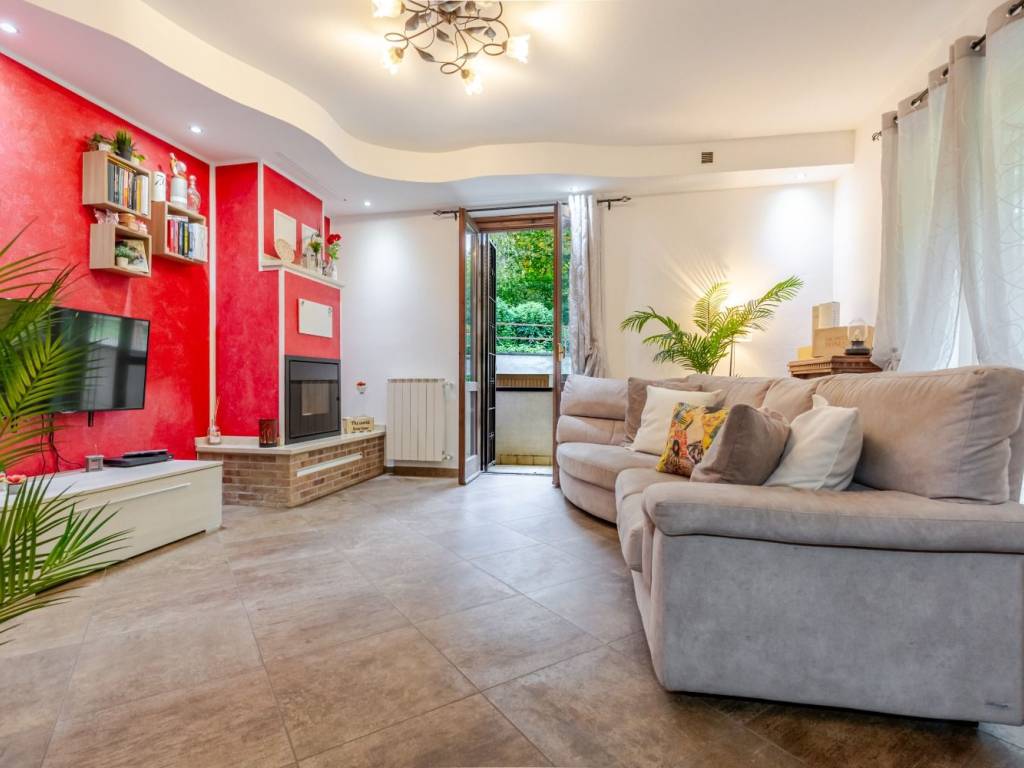 appartamento in vendita a Locate Varesino