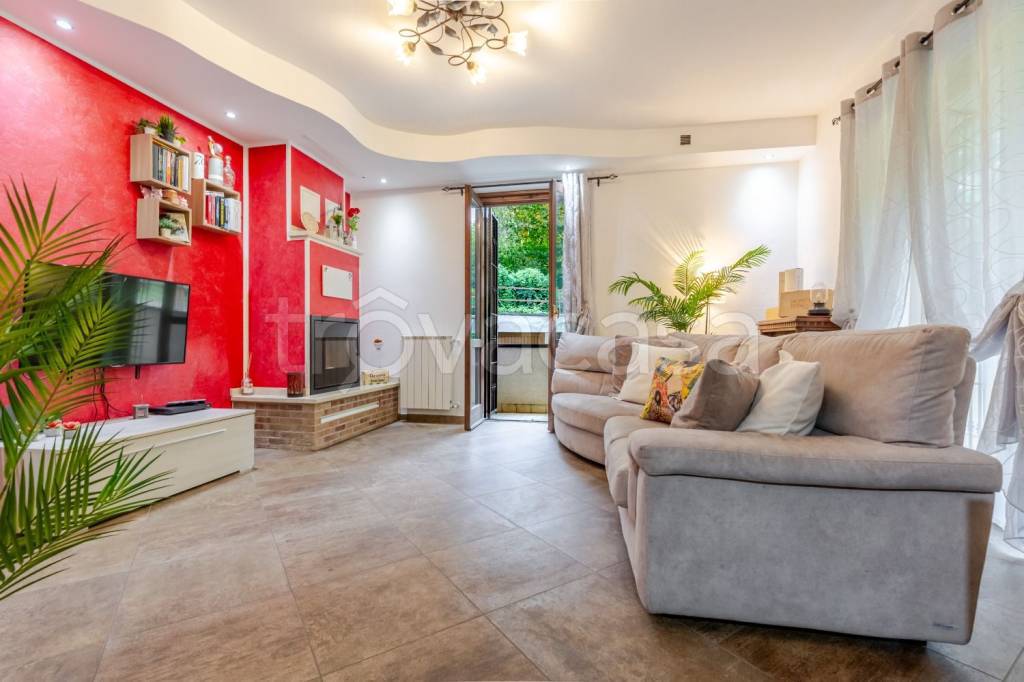 appartamento in vendita a Locate Varesino