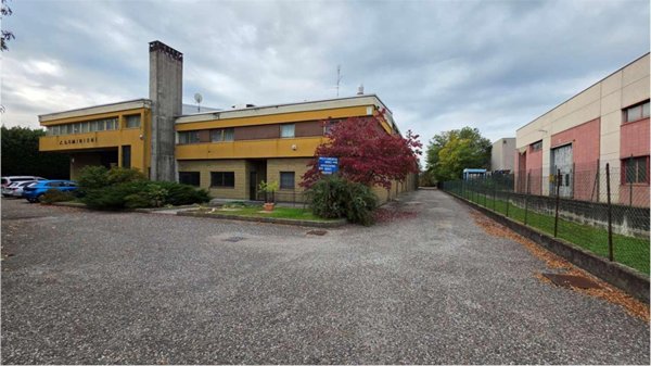 esavano in vendita a Locate Varesino