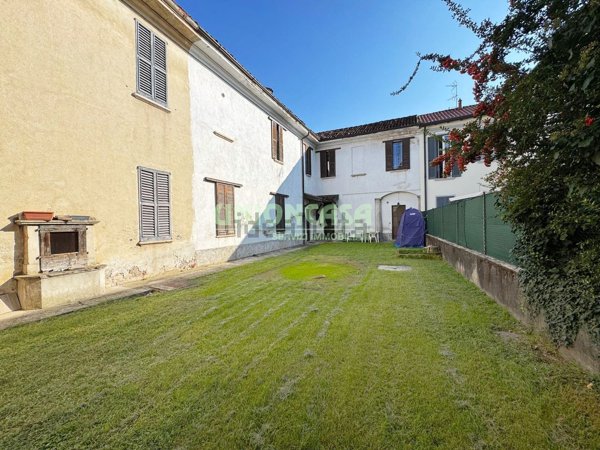appartamento in vendita a Locate Varesino