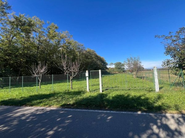 terreno agricolo in vendita a Locate Varesino