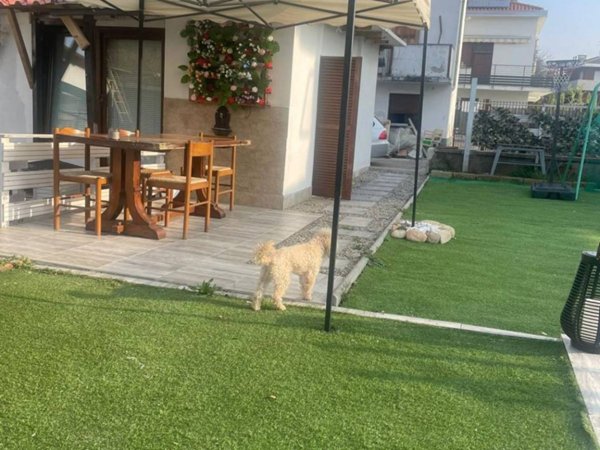 casa indipendente in vendita a Locate Varesino