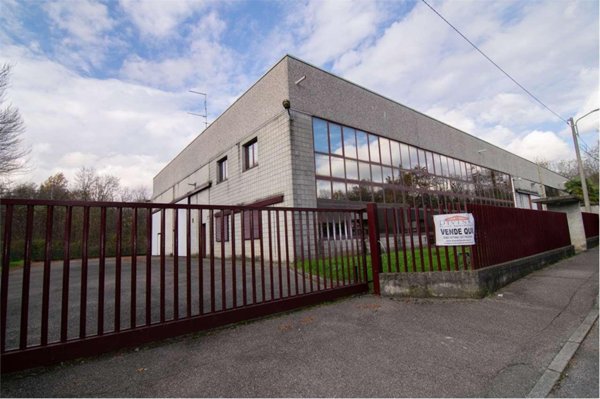 negozio in vendita a Locate Varesino